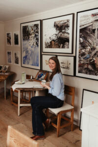 Elisabeth Biström i sin ateljé