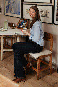 Elisabeth Biström i ateljén