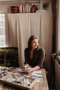 Elisabeth Biström i sin ateljé