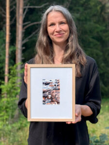 "Klucka mot strand", akvarell Elisabeth Biström